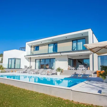 Unparalleled Luxury At Fuskulina Villa