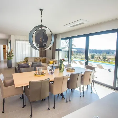 Unparalleled Luxury At Fuskulina Villa *